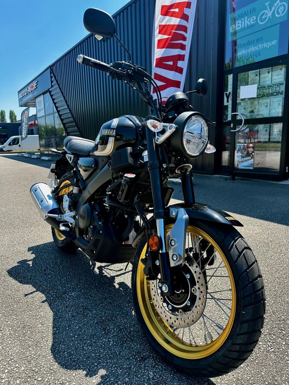 YAMAHA XSR 125 Legacy 1