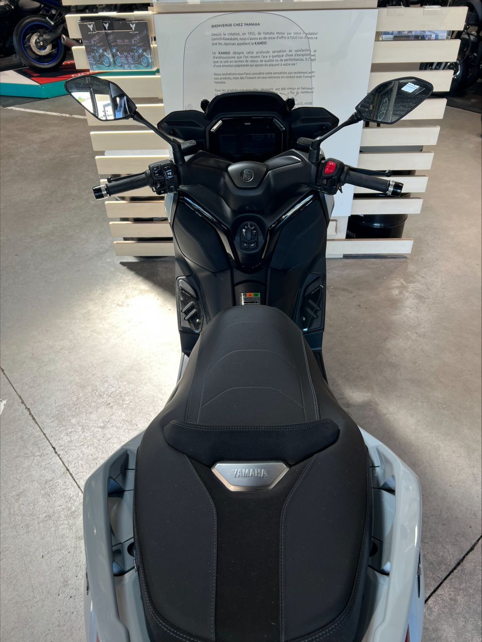 YAMAHA X-MAX 125 TECH MAX 7