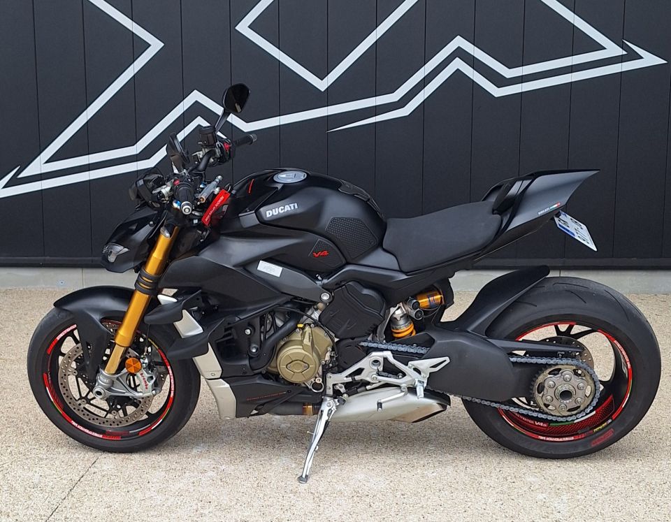 DUCATI STREETFIGHTER V4S 2