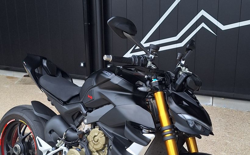 DUCATI STREETFIGHTER V4S 1