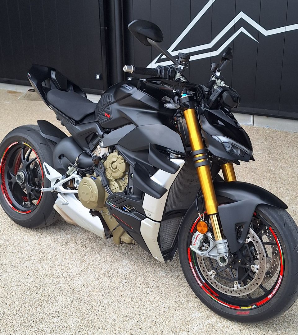 DUCATI STREETFIGHTER V4S 1