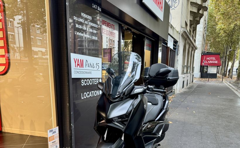 YAMAHA XMAX 300 Tech Max 1