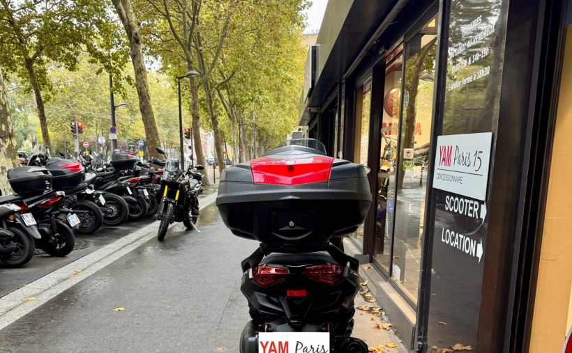 YAMAHA XMAX 300 Tech Max 4