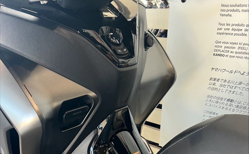 YAMAHA TRICITY 300 8