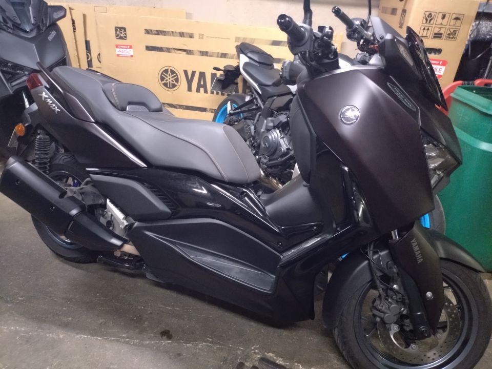 YAMAHA XMAX 300 Tech Max 1