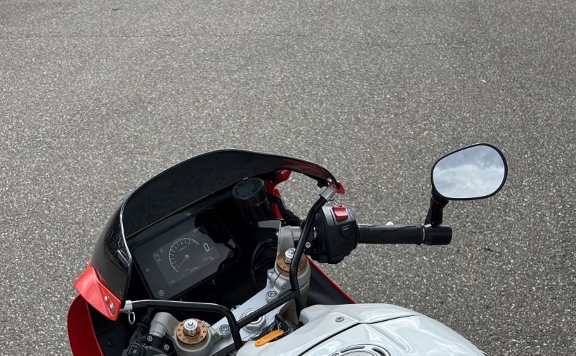 YAMAHA XSR 900 GP 4