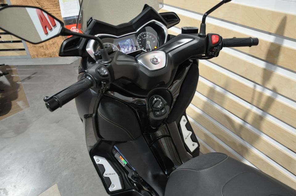 YAMAHA X-MAX 125 IRON MAX 1