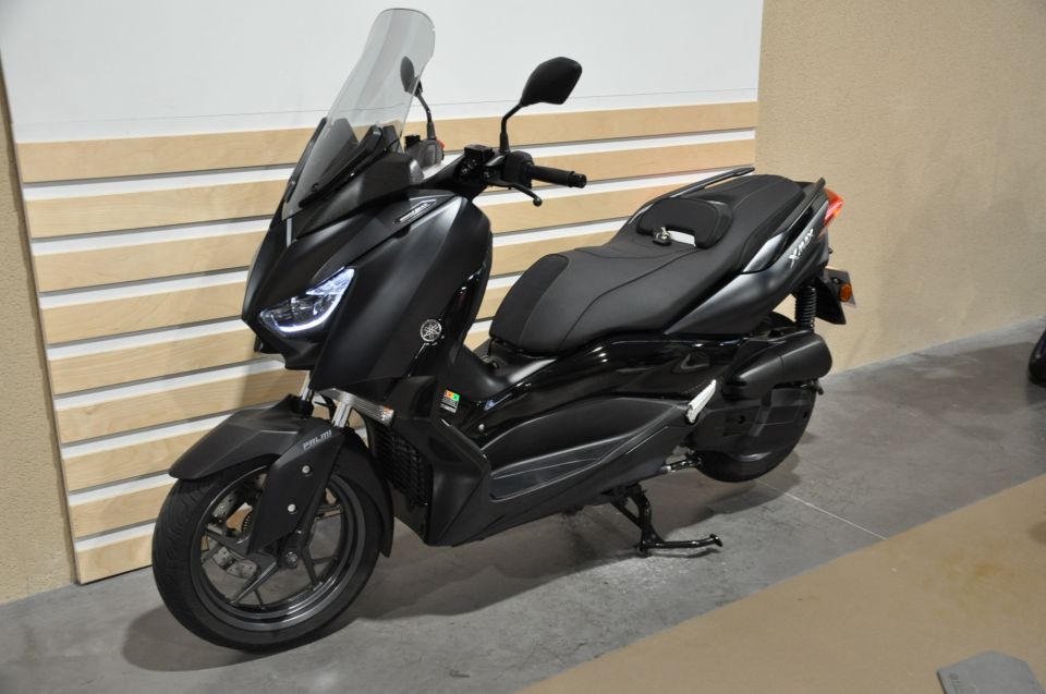 YAMAHA X-MAX 125 IRON MAX 10