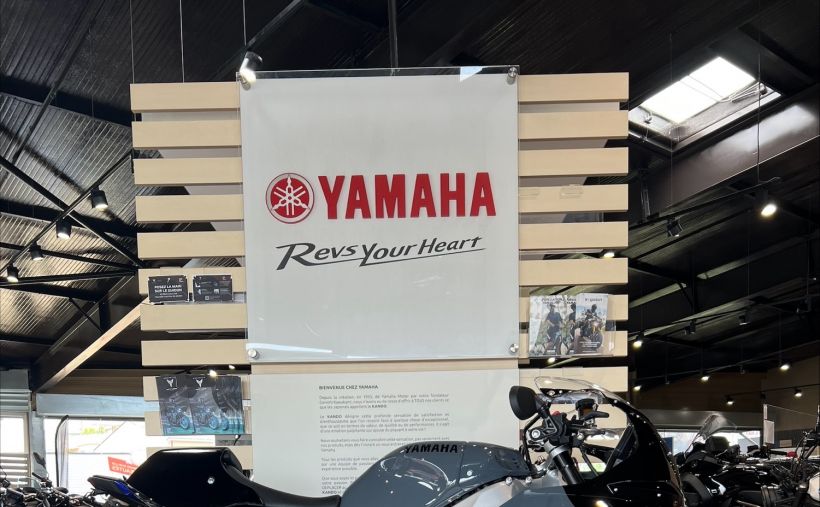 YAMAHA XSR 900 GP 4