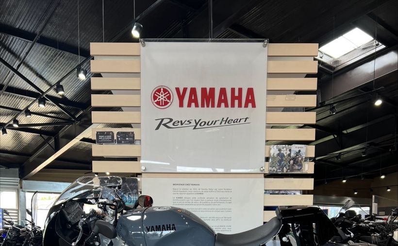 YAMAHA XSR 900 GP 1