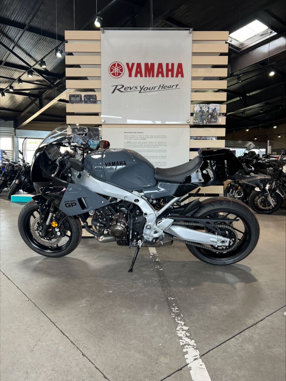 YAMAHA XSR 900 GP 1