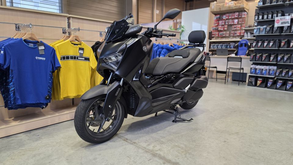 YAMAHA XMAX 300 Tech Max 6