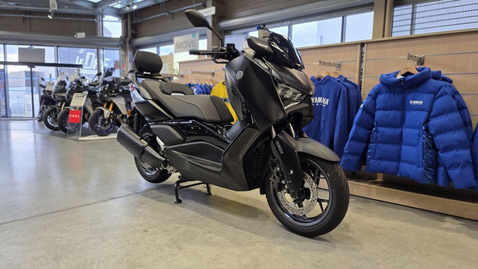 YAMAHA XMAX 300 Tech Max 1