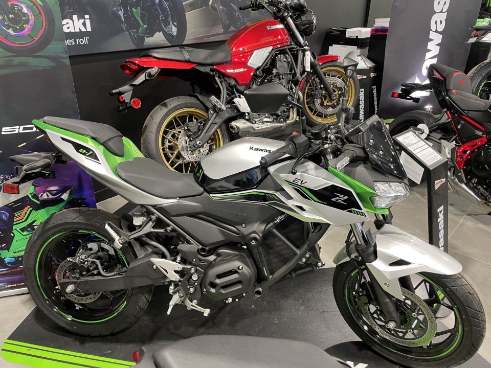 KAWASAKI Ze-1 0