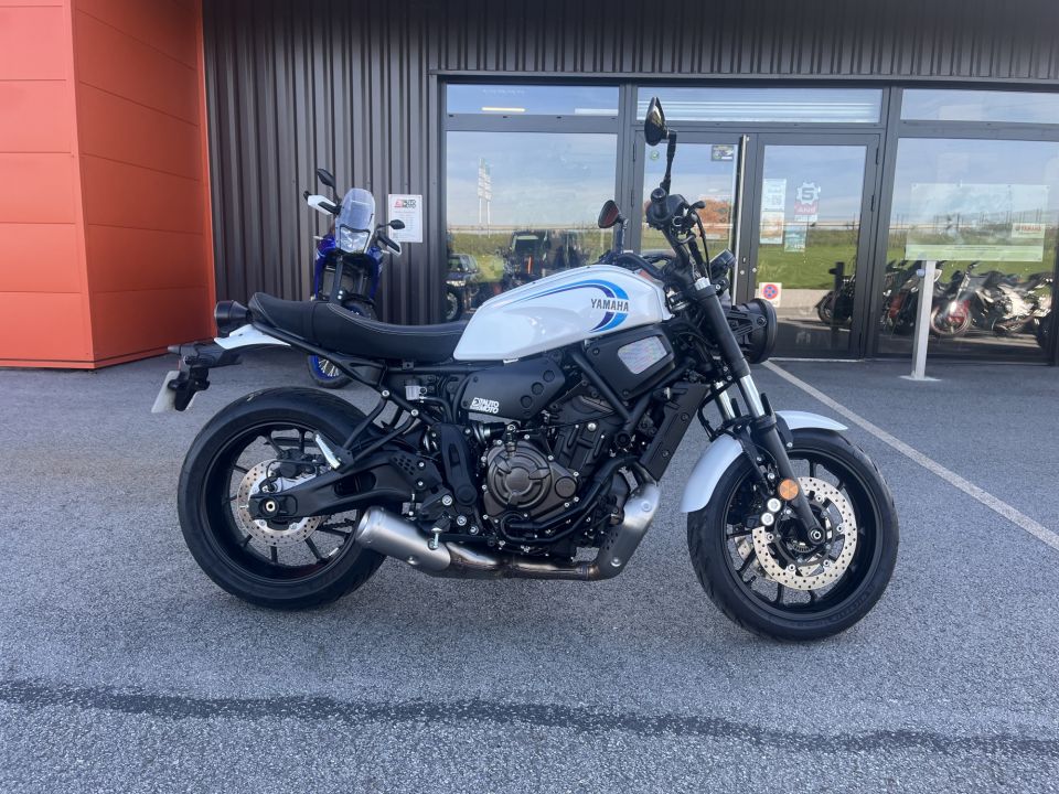 YAMAHA XSR 700 0