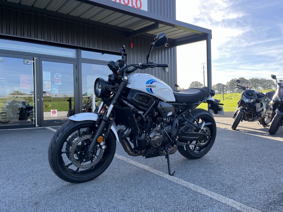 YAMAHA XSR 700 10