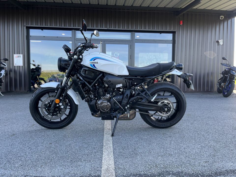 YAMAHA XSR 700 15