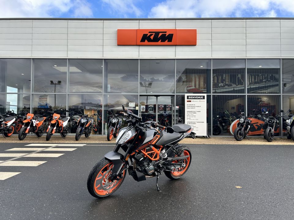KTM 125 DUKE ABS 26