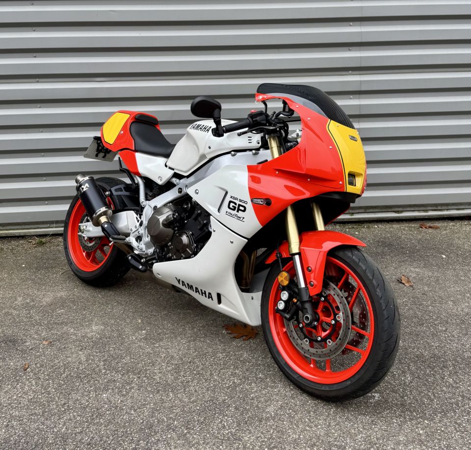 YAMAHA XSR 900 GP 0