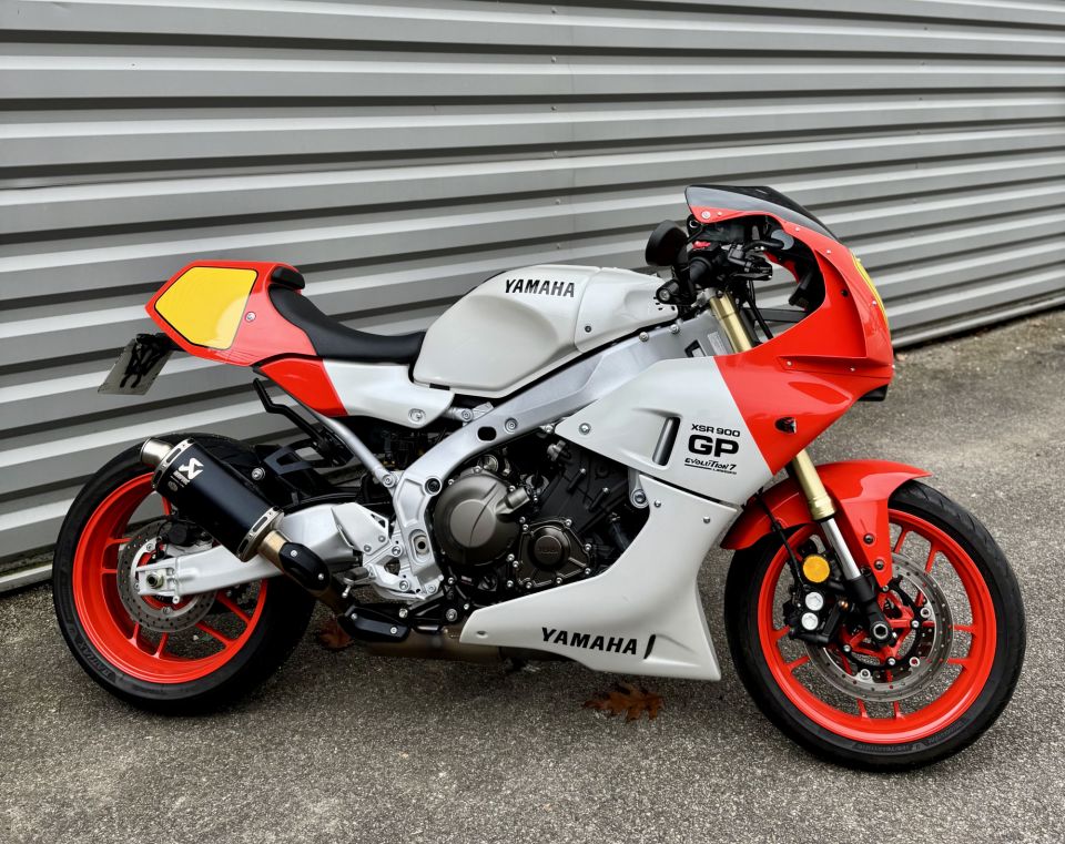 YAMAHA XSR 900 GP 8