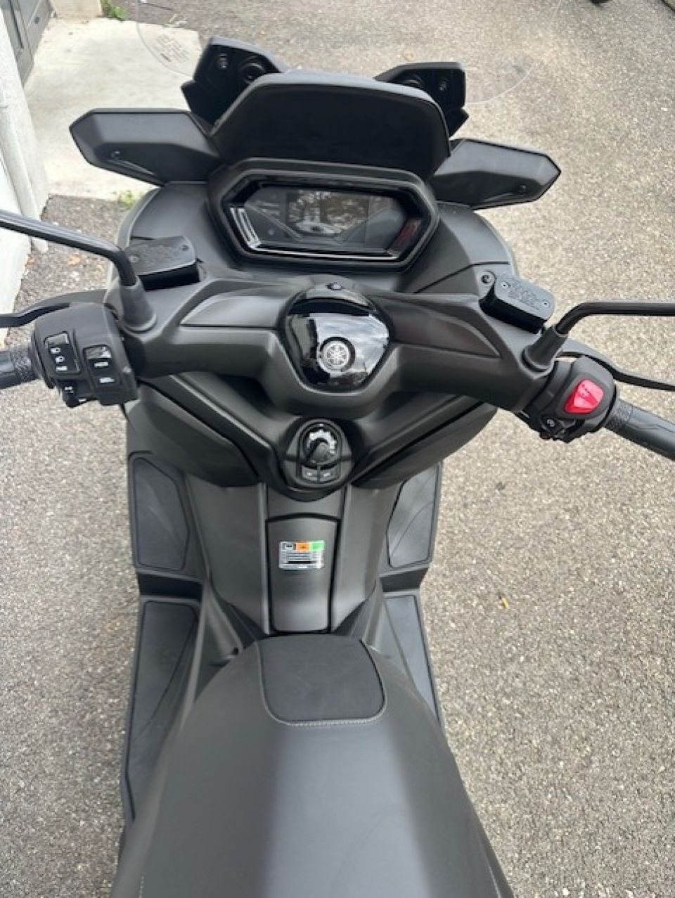 YAMAHA XMAX 125 3
