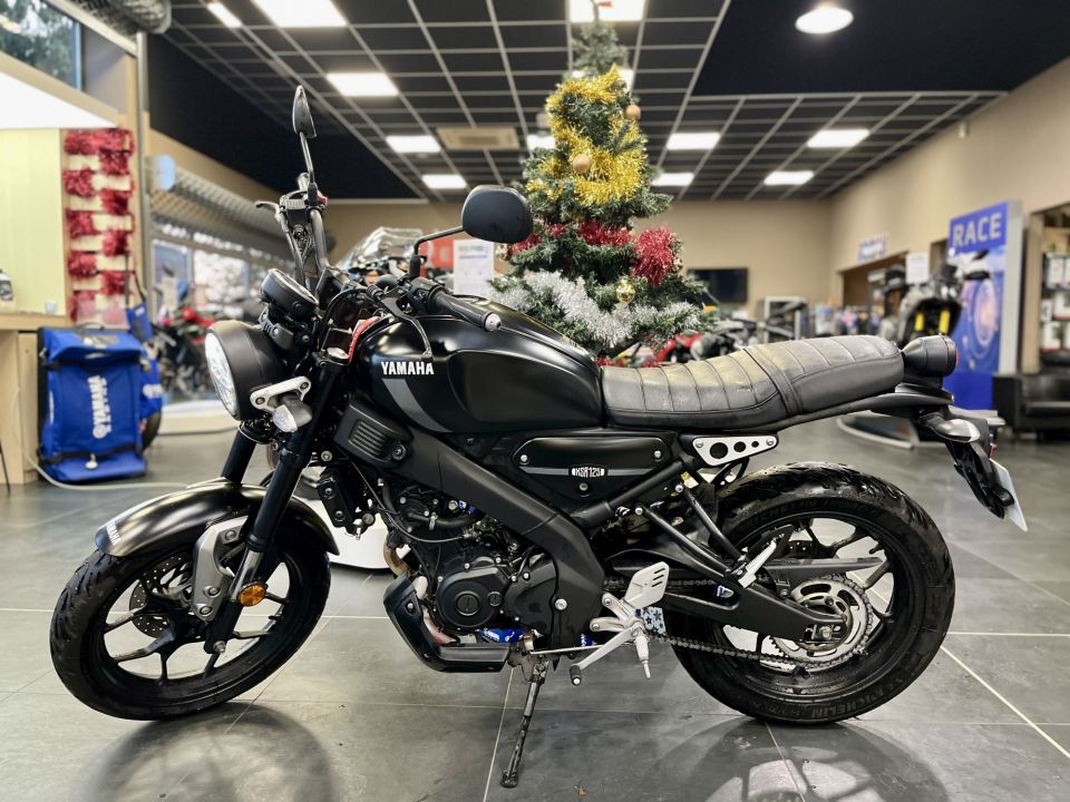 YAMAHA XSR 125 10