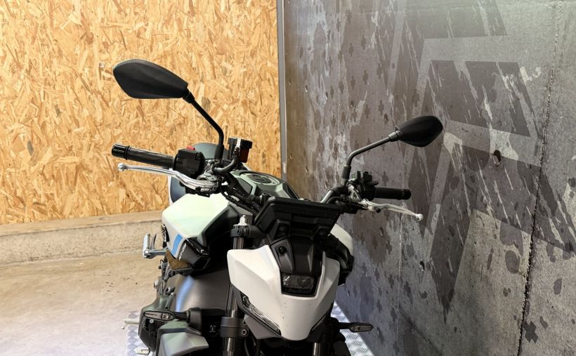 YAMAHA MT-09 9