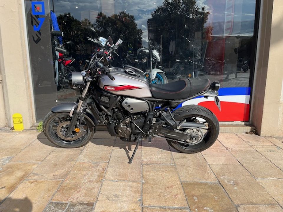 YAMAHA XSR 700 ABS 3