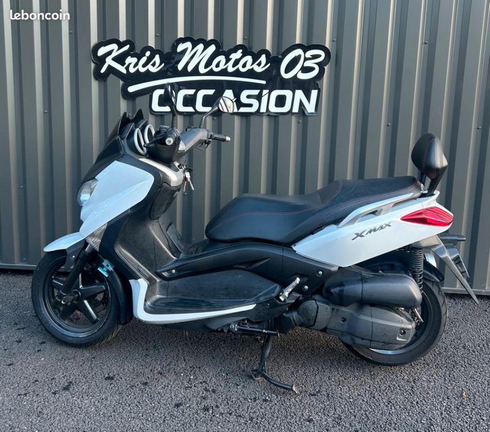 YAMAHA XMAX 125 3
