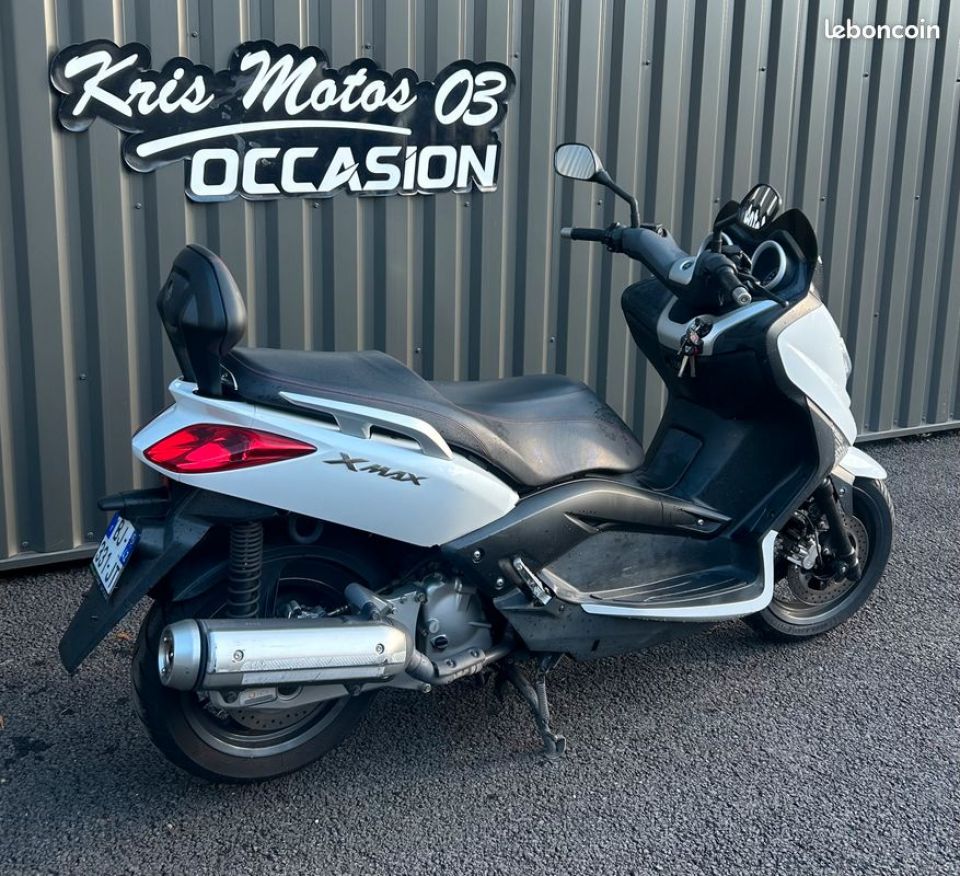 YAMAHA XMAX 125 9