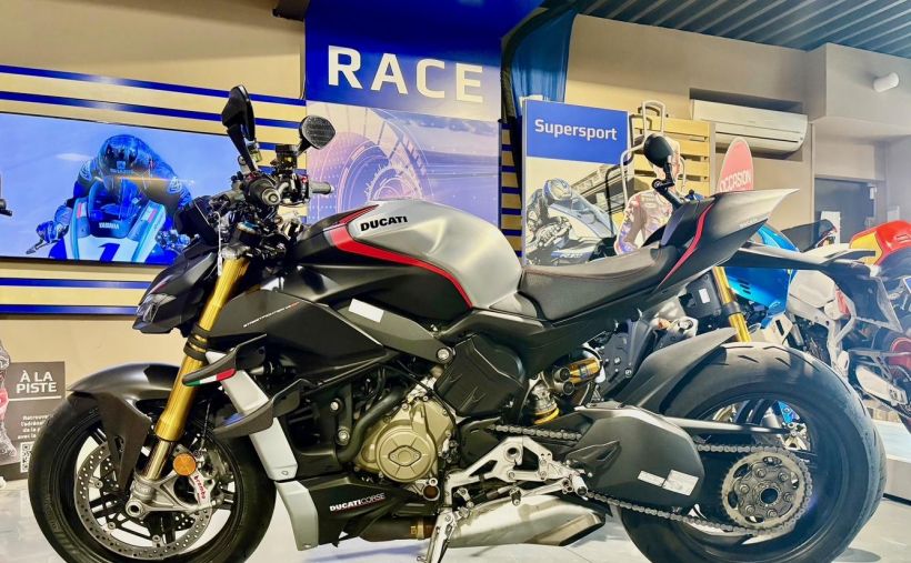 DUCATI STREETFIGHTER V4S 1
