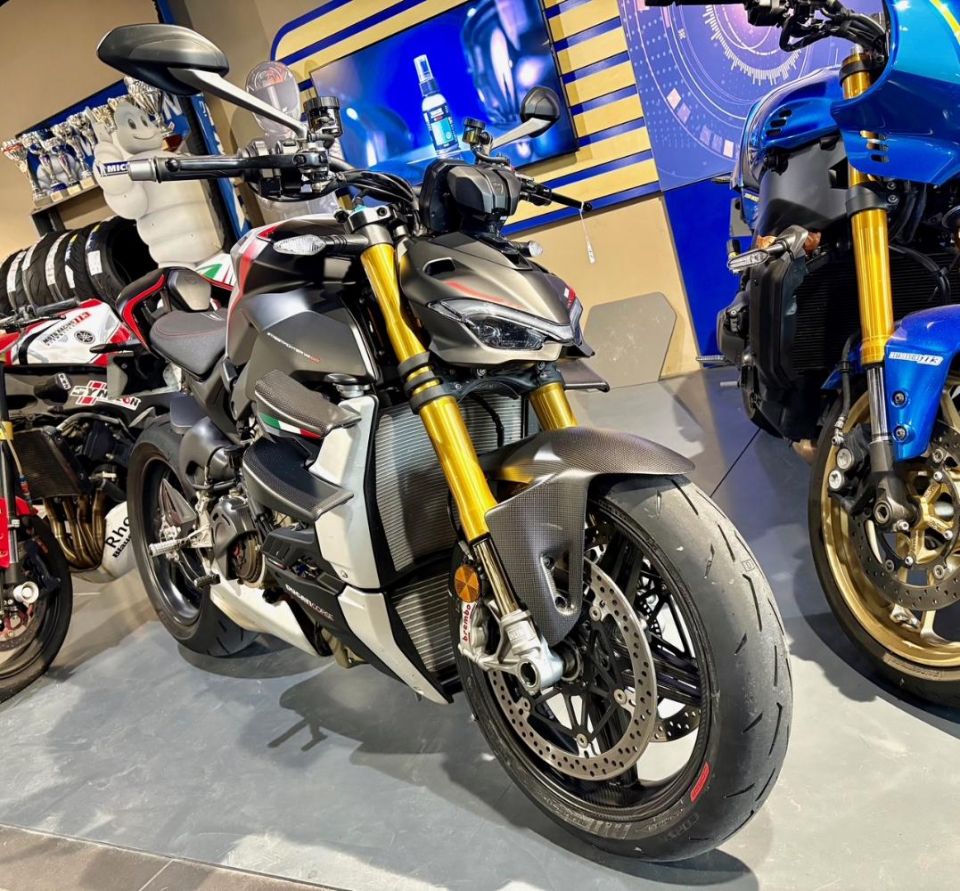 DUCATI STREETFIGHTER V4S 3