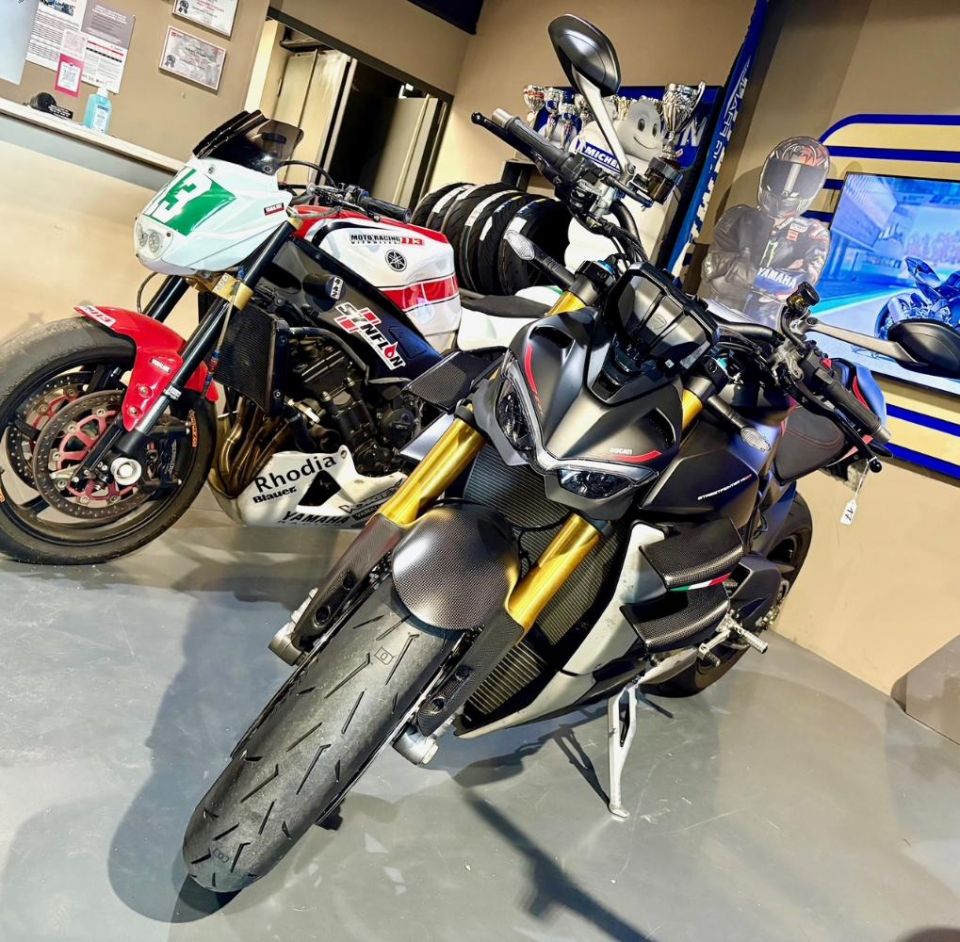 DUCATI STREETFIGHTER V4S 4
