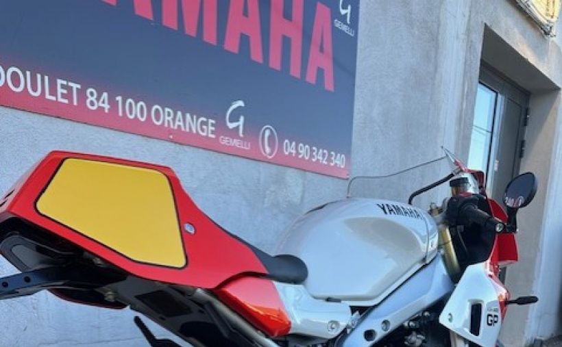 YAMAHA XSR 900 GP 2