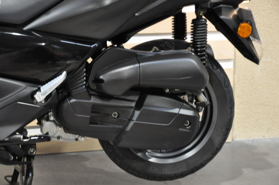 YAMAHA X-MAX 125 TECH MAX 8