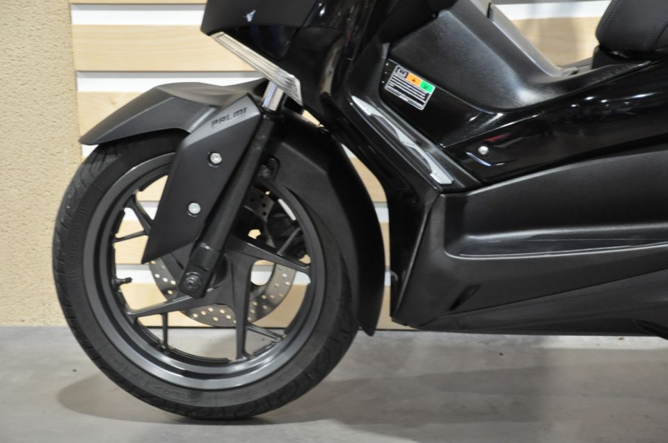 YAMAHA X-MAX 125 TECH MAX 9