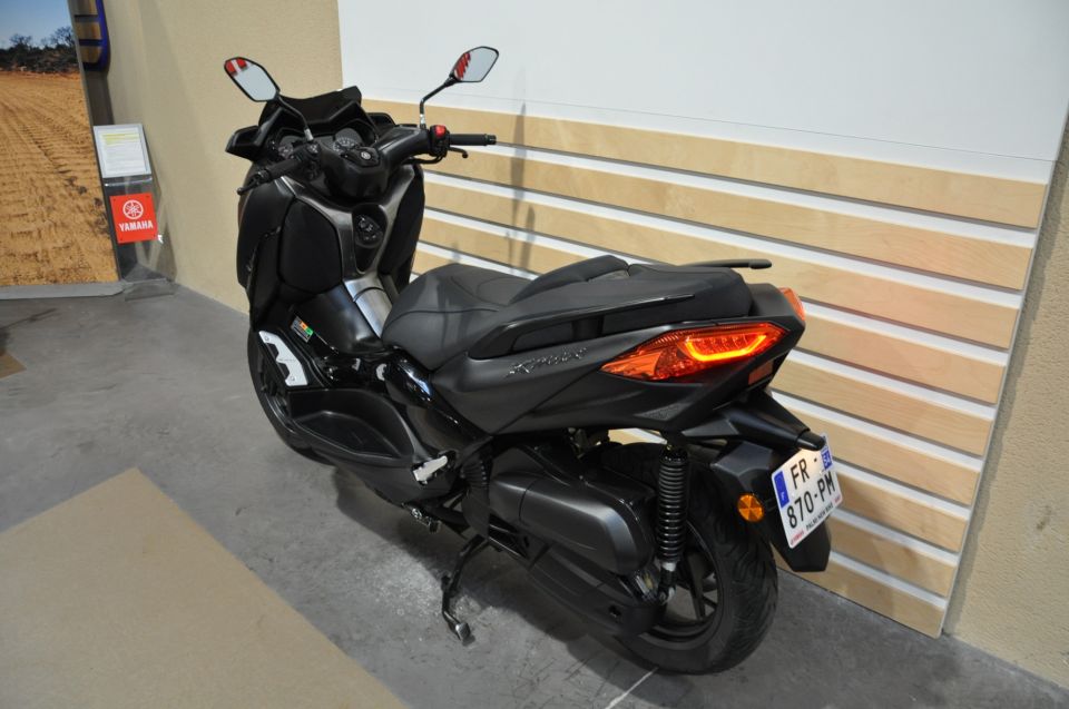 YAMAHA X-MAX 125 TECH MAX 11