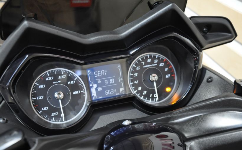 YAMAHA X-MAX 125 TECH MAX 13