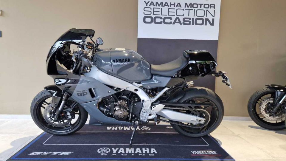 YAMAHA XSR 900 GP 1
