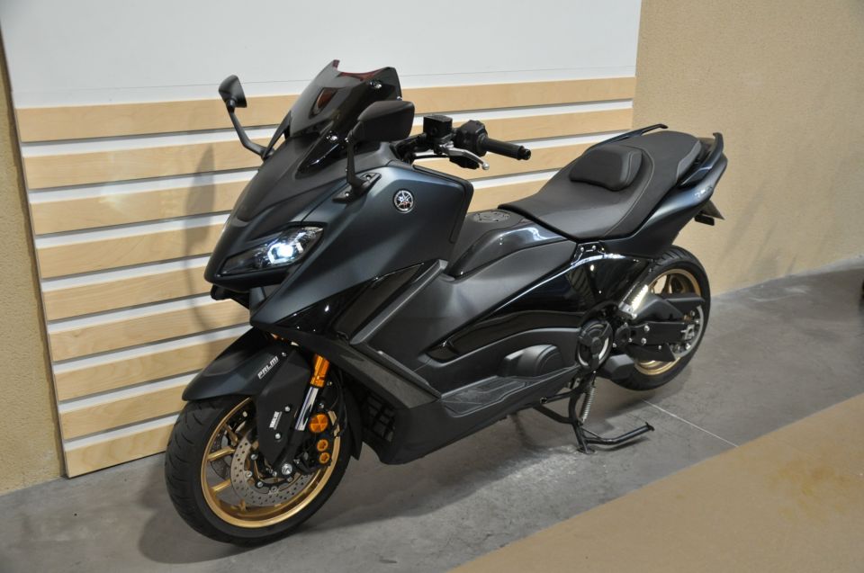 YAMAHA XP T-MAX 560 TECH MAX 9