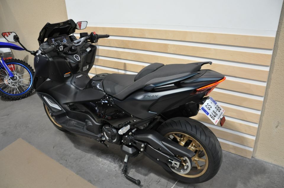 YAMAHA XP T-MAX 560 TECH MAX 10