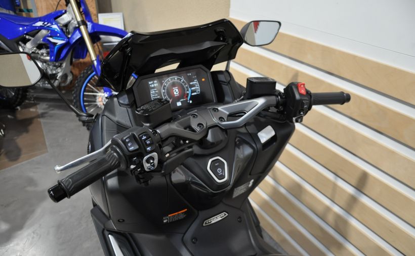 YAMAHA XP T-MAX 560 TECH MAX 11