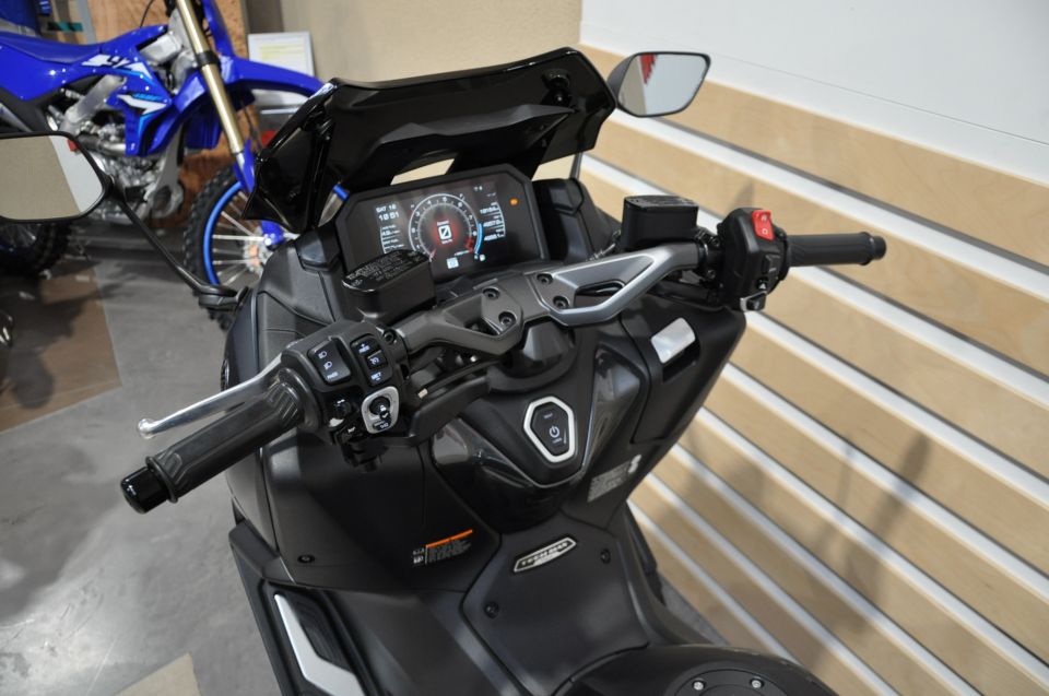 YAMAHA XP T-MAX 560 TECH MAX 11