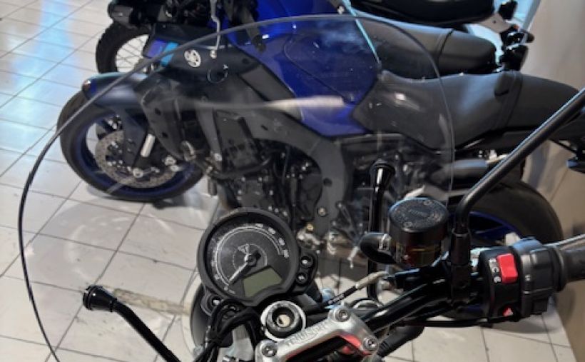 TRIUMPH STREET TWIN  900 2