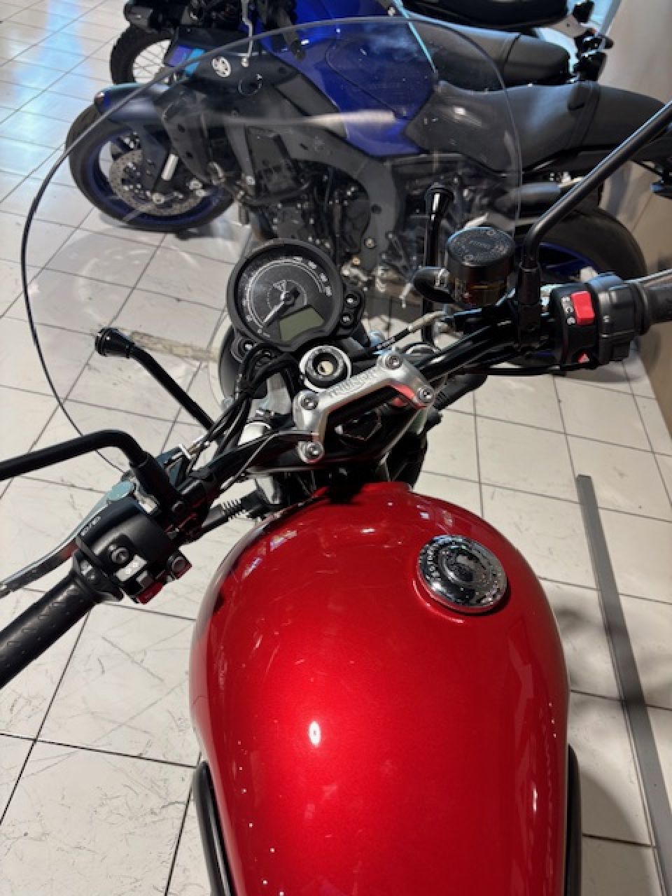 TRIUMPH STREET TWIN  900 2