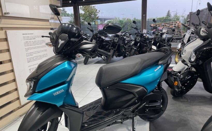 YAMAHA RayZR 125 1