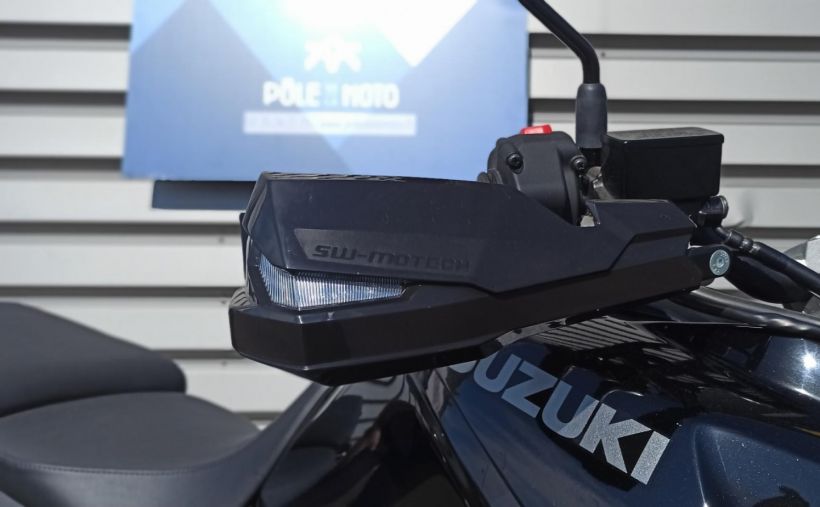 SUZUKI DL 1050 V STROM DARK RALLY N°6/11 1
