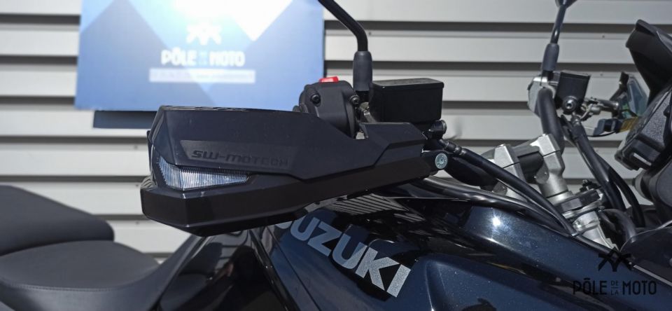 SUZUKI DL 1050 V STROM DARK RALLY N°6/11 5