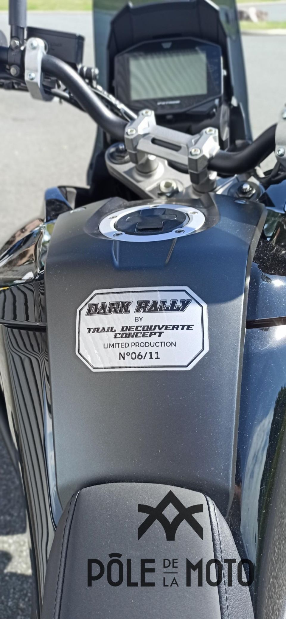 SUZUKI DL 1050 V STROM DARK RALLY N°6/11 25