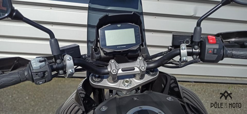 SUZUKI DL 1050 V STROM DARK RALLY N°6/11 30